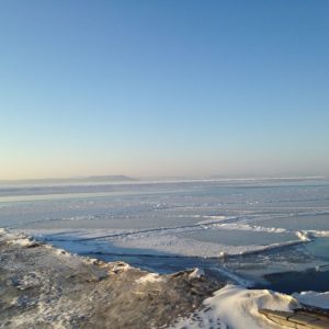 冬の凍った海4